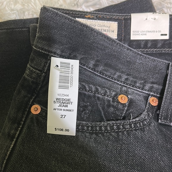 Levi’s Wedgie Straight Jeans - Picture 6 of 6